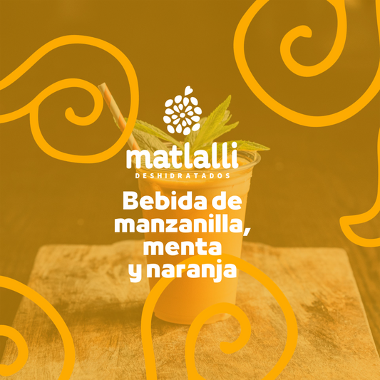 Bebida de manzanilla, menta y naranja.